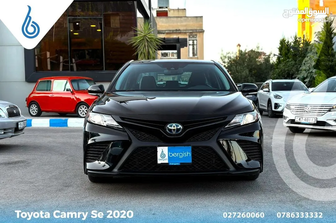 Toyota_Camry_Se_2020