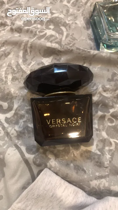 عطر Versace اصلي استعمال بسيط للبيع بسعر قليل جدا بالنسبه للجديد اااااااااااا