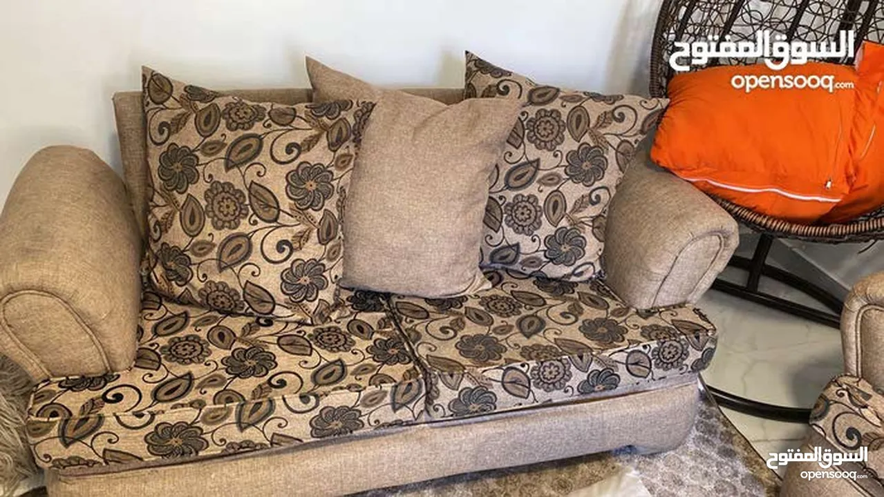 طقم كنب مستعمل بحال جيده بسعر مغري