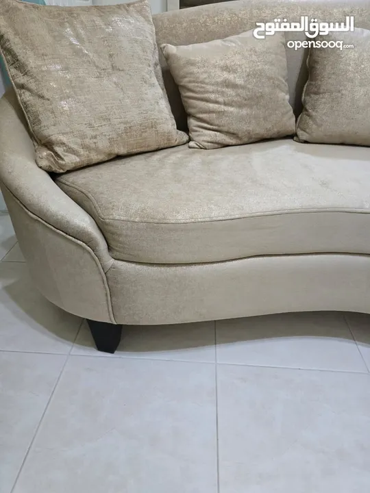 كنبة بحالة ممتازه - Sofa in very good condition