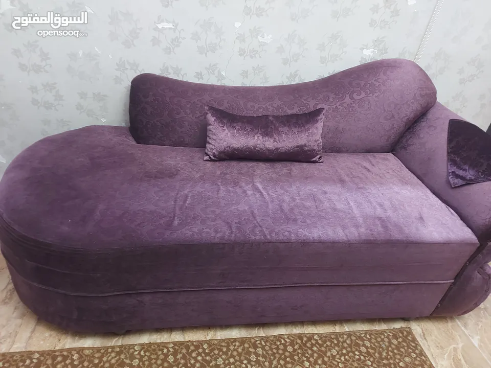 طقم كنب بحاله جيدا جدا  مع الطاولات