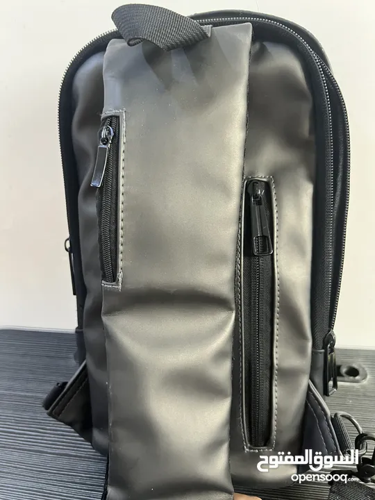 حقيبة ظهر ( سعر 15.000) مضادة للماء مع رمز حماية وكيبل شحن للجوال