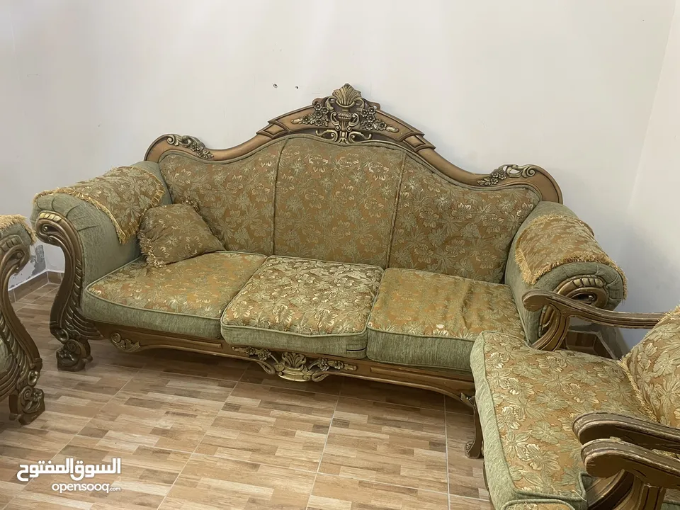 طقم كنب للبيع بحاله ممتازه