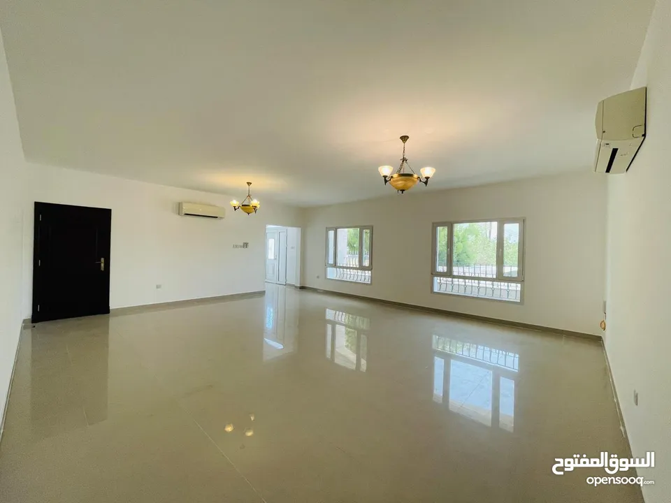 villa for rent in Madinat Sultan Qabous فيلا للايجار في مدينة السلطان قابوس