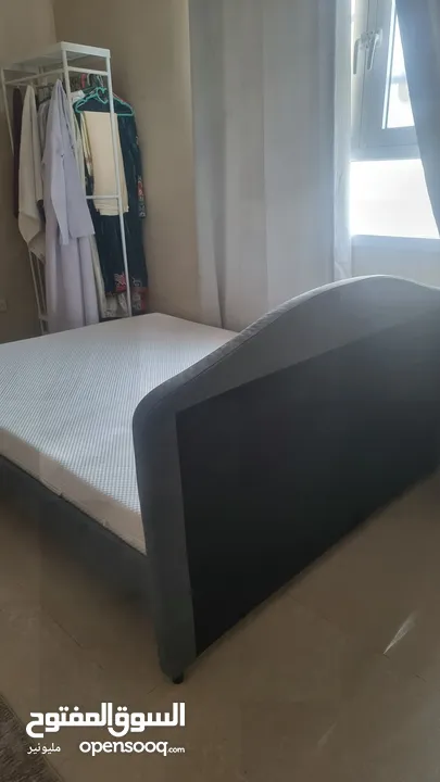 كرفاية مع سرير شبه جديد وقليل الاستخدام نظيف جدا