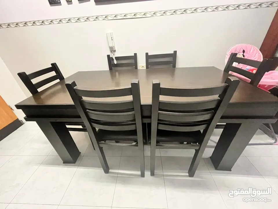 اثاث مستعمل بحالة جيدة (طقم كنب/ طاولة سفرة/ مزنون/ طاولة وسط/ براويز/ برداي)