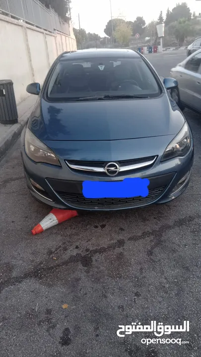أوبل أسترا 2015 أوتاماتيك ماتور 1400 سي سي تيربو فتحة بالسقف لون أزرق