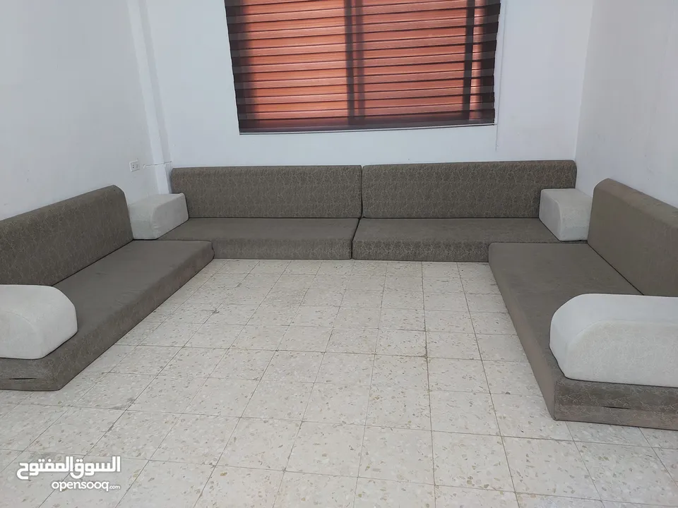 فرش عربي تفصيل للبيع بداعي السفر  قابل للتفاوض بشي  بسيط