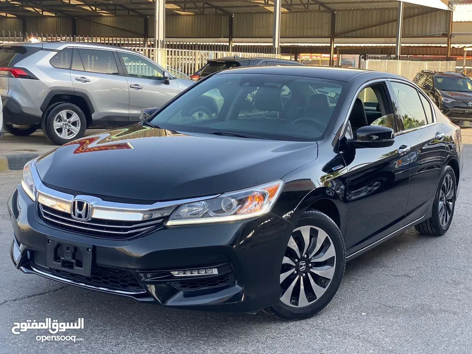 Honda Accord Hybrid clean title 2017 (حرة)