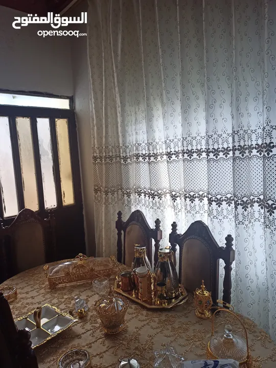 عماره مميزه في حي مميز بسعر جيد مناسبه لعائله مدخل مستقل قوشان مفروز اربع طوابق كل طابق مسطح 155 متر