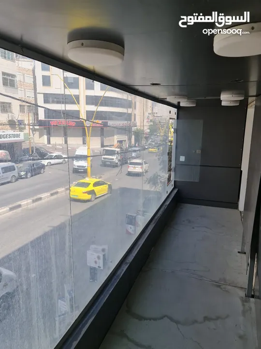 محل تجاري للايجار بالقرب من وسط البلد في مدينة الخليل مع واجهة على الشارع الرئيسي
