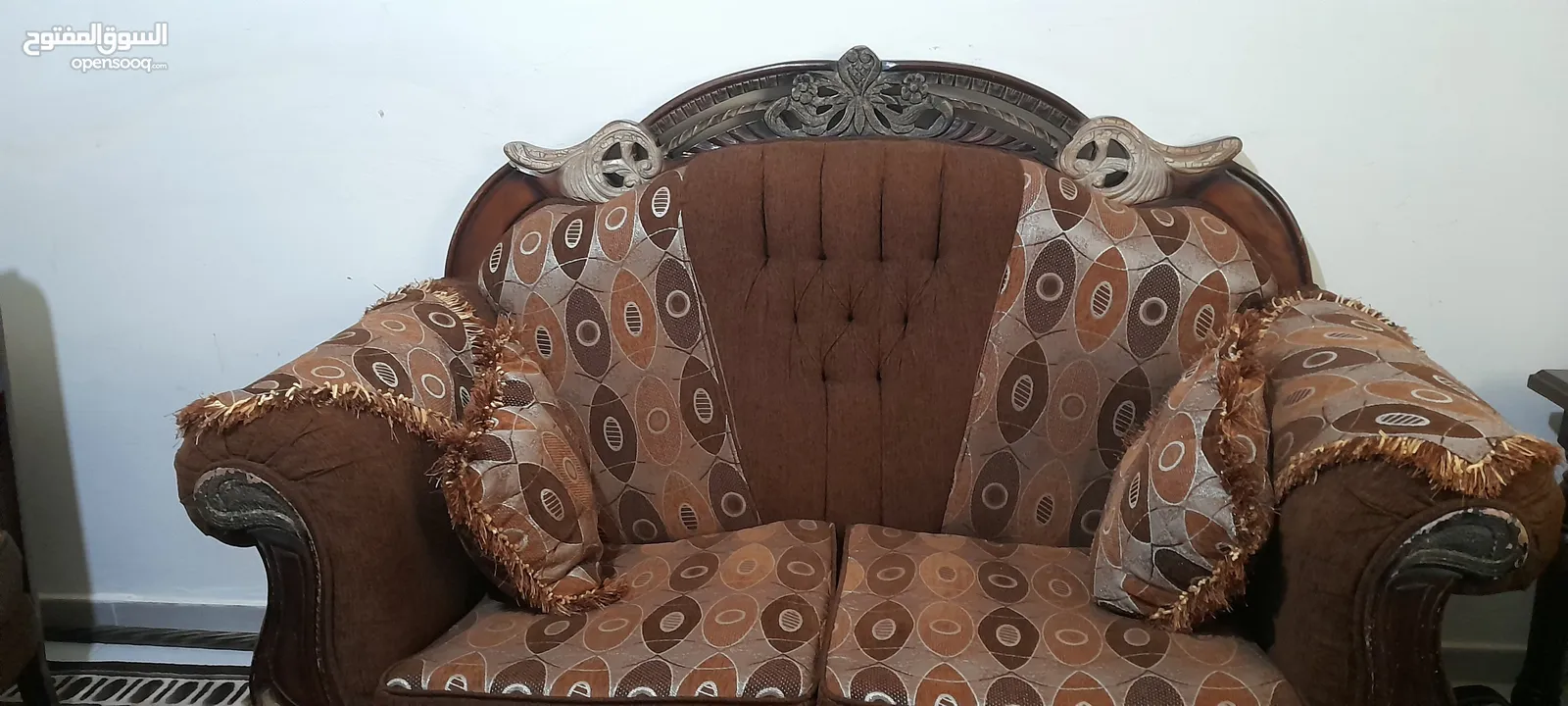 كنب + بوفيه للبيع بحاله جيده السعر 150