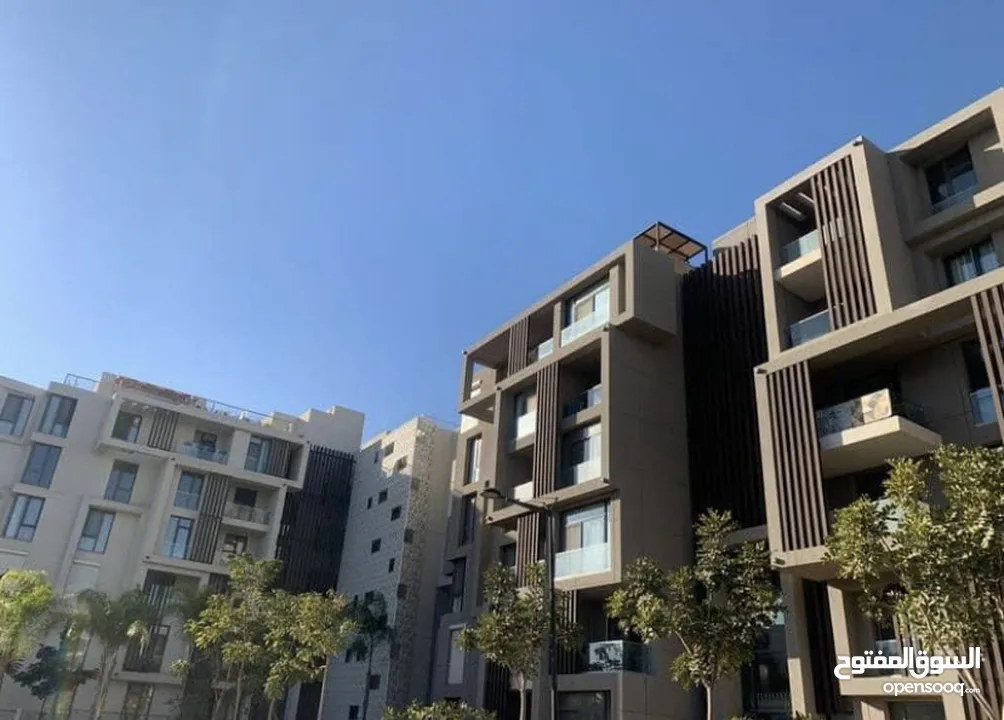للبيع شقة متشطبة بالكامل ارضي بجاردن في sodic east بالقاهرة الجديدة