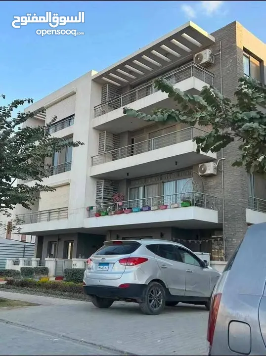 شقة للبيع بجوار سيتي سنتر الماظة في تاج سيتي علي طريق السويس - Taj City New Cairo