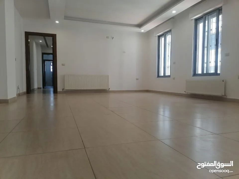 شقه ارضيه للبيع في خلدا مع ترس و مدخل خاص