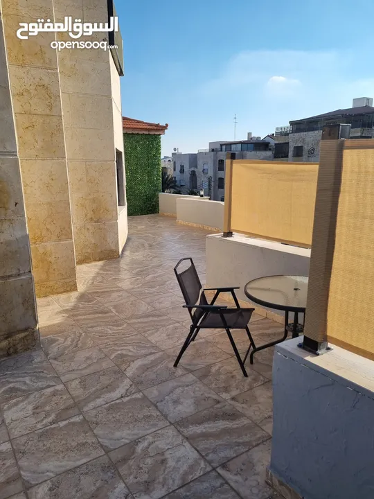 روف للايجار مع مسبح في عبدون