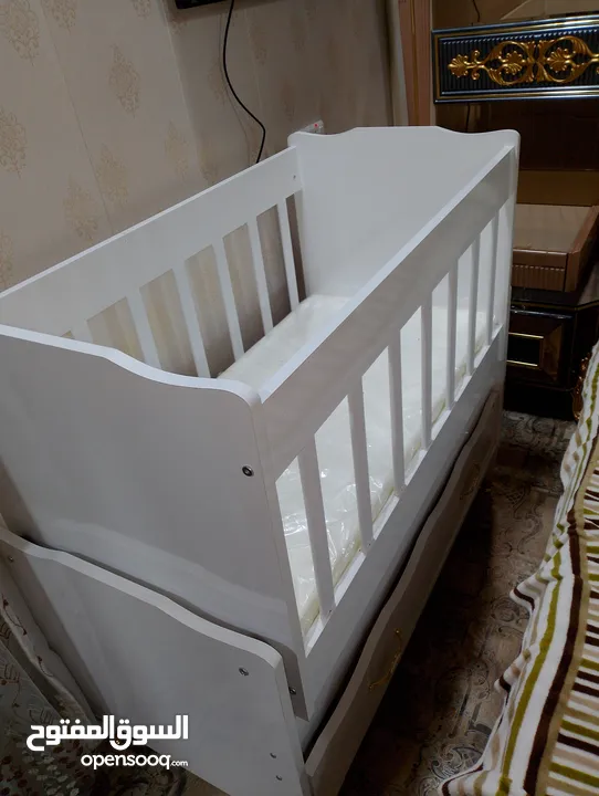 سرير حزاز للاطفال الطول متر والعرض 60cm.  مع دوشگ جديد،ومستعمال اسبوع فقط