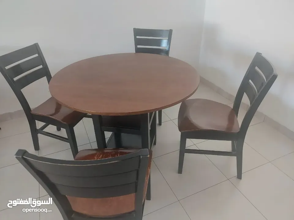 Round Dinning Table