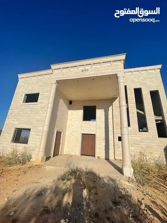 فيلا فاخرة على أرض 2000م تصنيف أ A, طابو – زاوية شارعين + مجلس ضيوف مستقل في طوباس