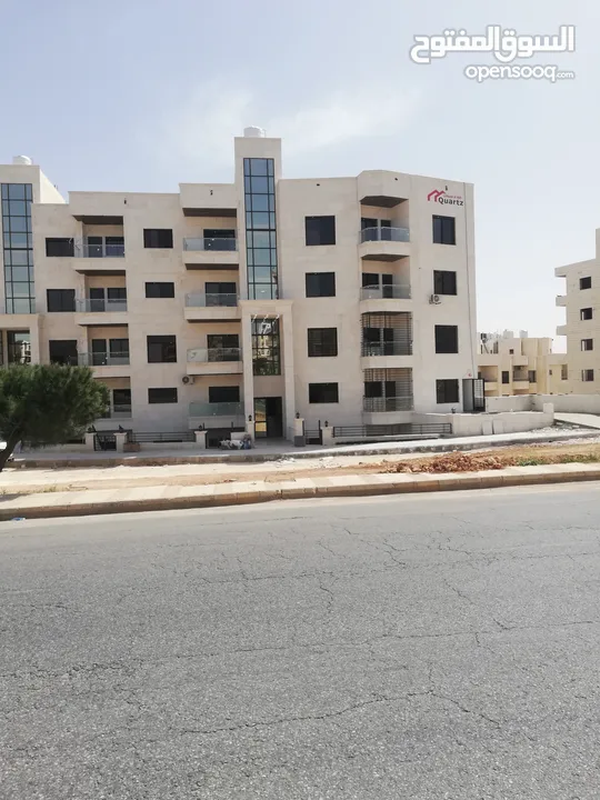 شقه جديده للإيجار بسعر مغري مدخل مستقل من الشارع الخلفي لعرسان عند ملاهي الجبيهه