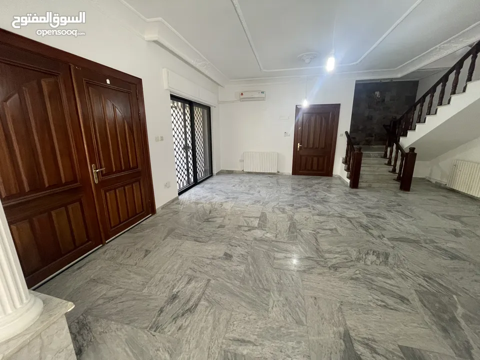 Semi attached villa for rent in Swefiyeh ( Property 37798 )-174804876