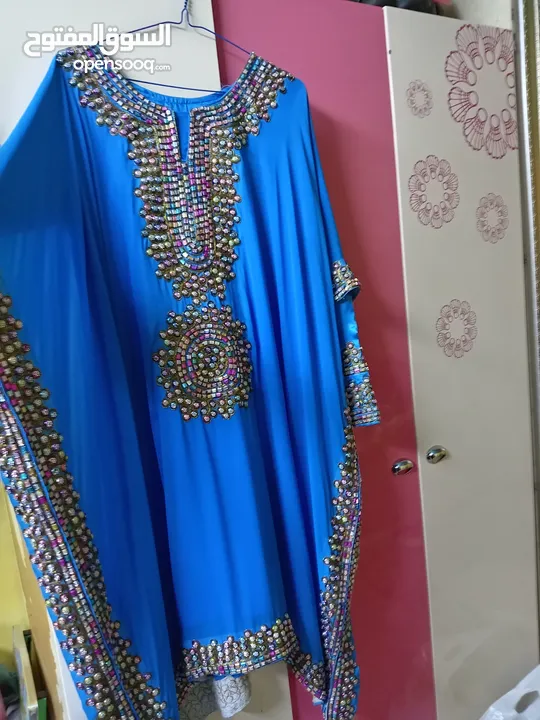 ملابس عماني مطور للبيع