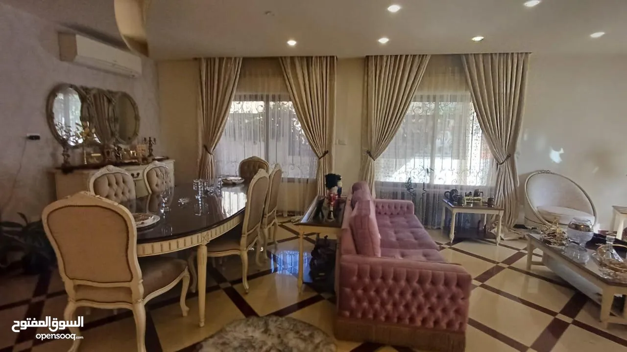 فيلا فاخرة في-عبدون-خمس غرف بمصعد داخلي وموقع مميز (ID# : 6871)