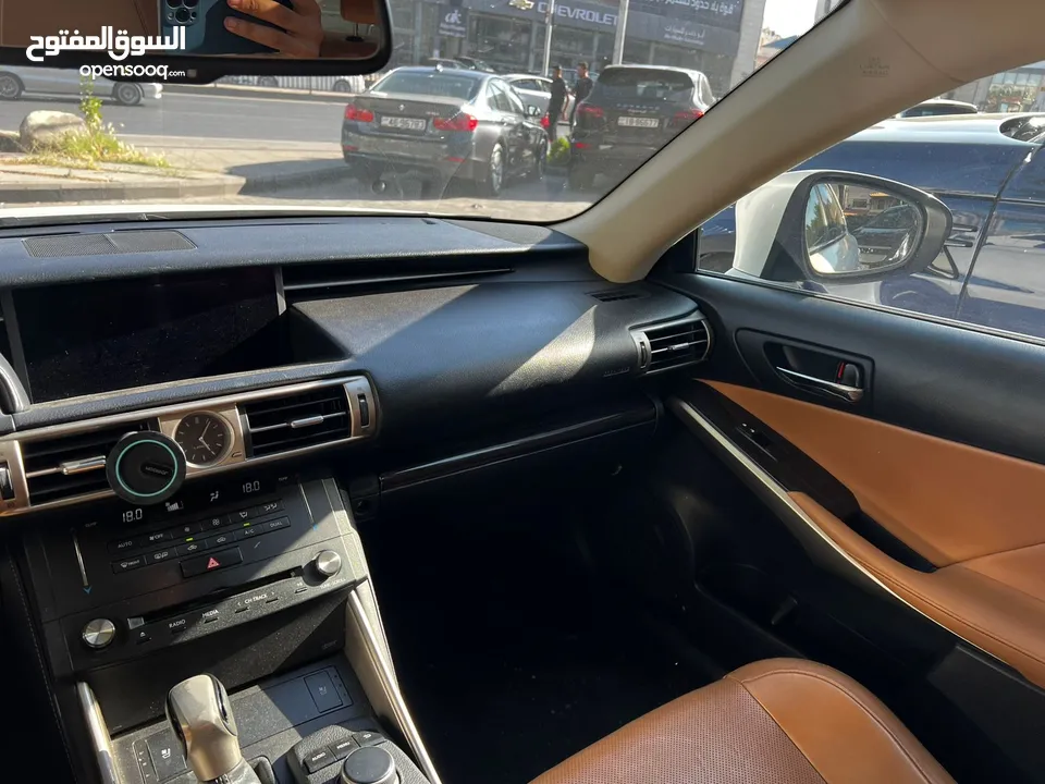 لكزس Lexus IS300h 2016