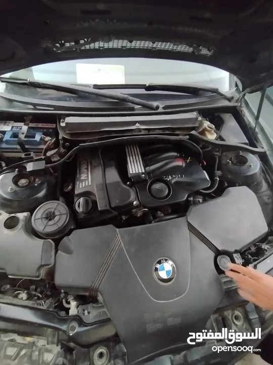 للبيع Bmw e46 2004  لون اخضر زيتي بجننن مع فتحة  دهان جديد السيارة كرتونة