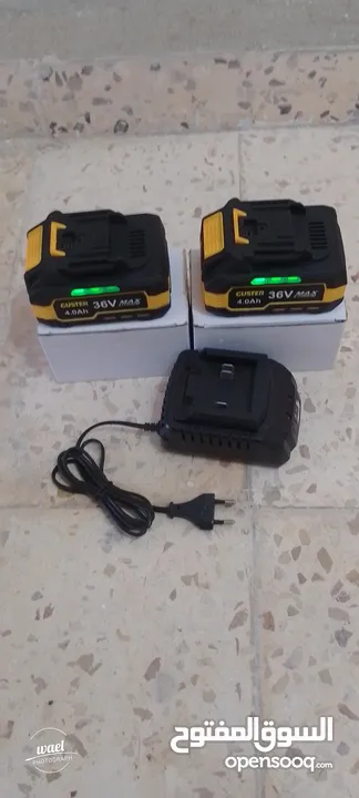 بطاريات وشاحن