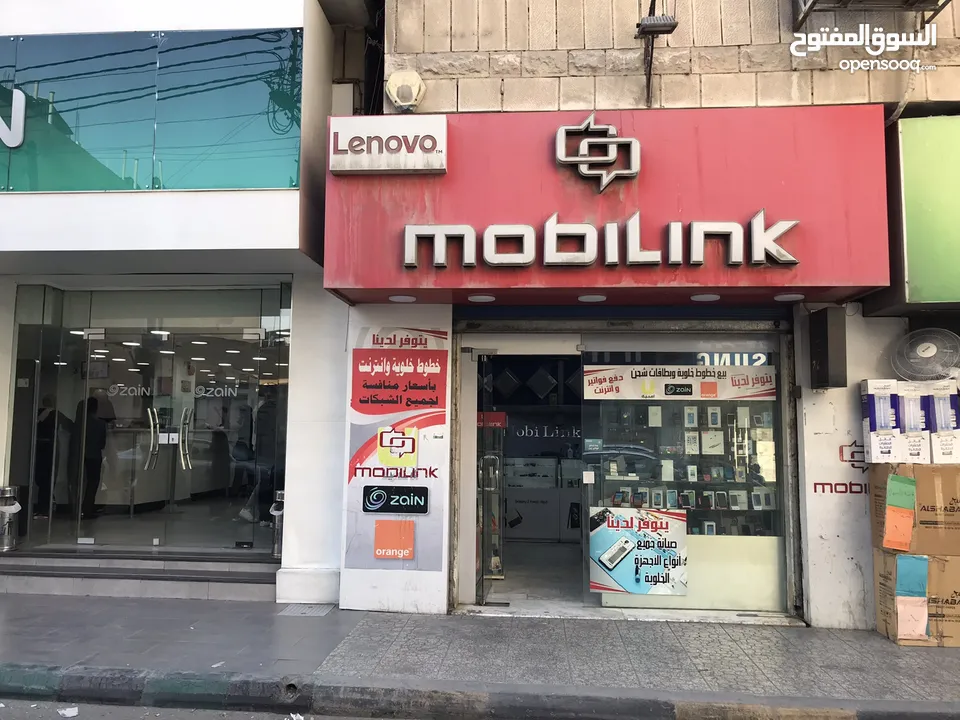 محل تجاري للبيع مجهز كامل موقع مميز ملاصق لمعرض شركة زين - شارع باب الواد - الوسط التجاري/ الزرقاء