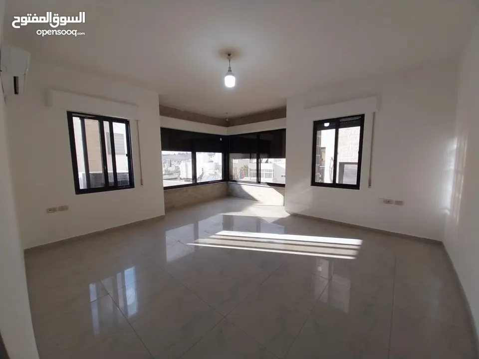 شقة غير مفروشة للإيجار ( Property 39614 ) سنوي فقط