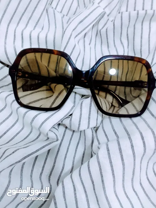 نظارات Gucci اصلية شبه جديدة.Authentic Gucci sunglasses