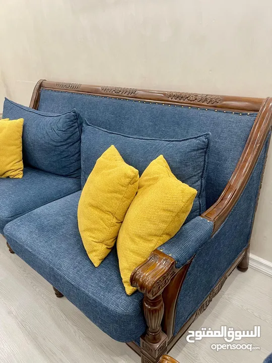 طقم كنبات مع طاولات