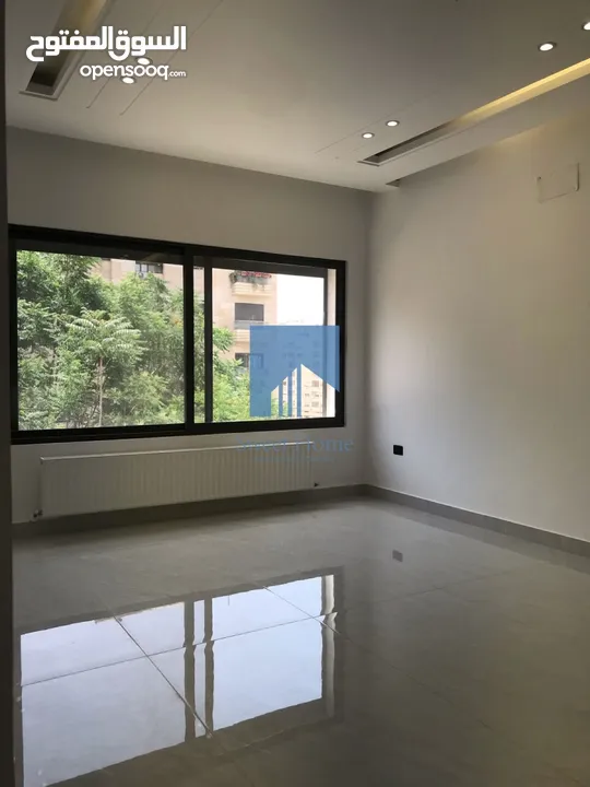 شقة فاخرة للبيع في الكرسي - خلف إدارة السير 165م مع ترس 25م تشطيب سوبر ديلوكس لم تسكن