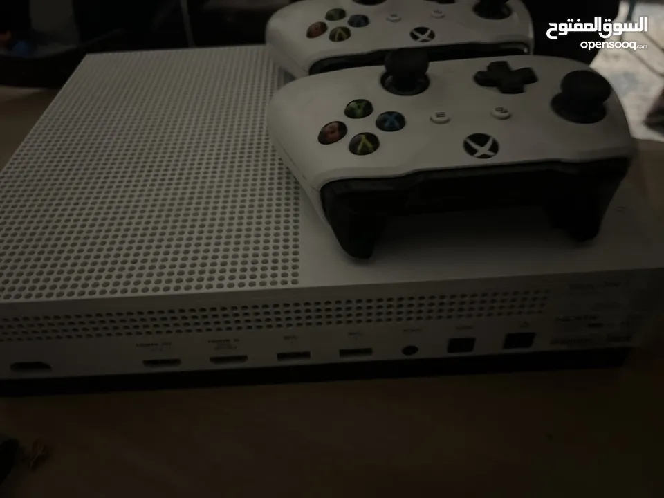 اكس بوكس ون مع شاشة