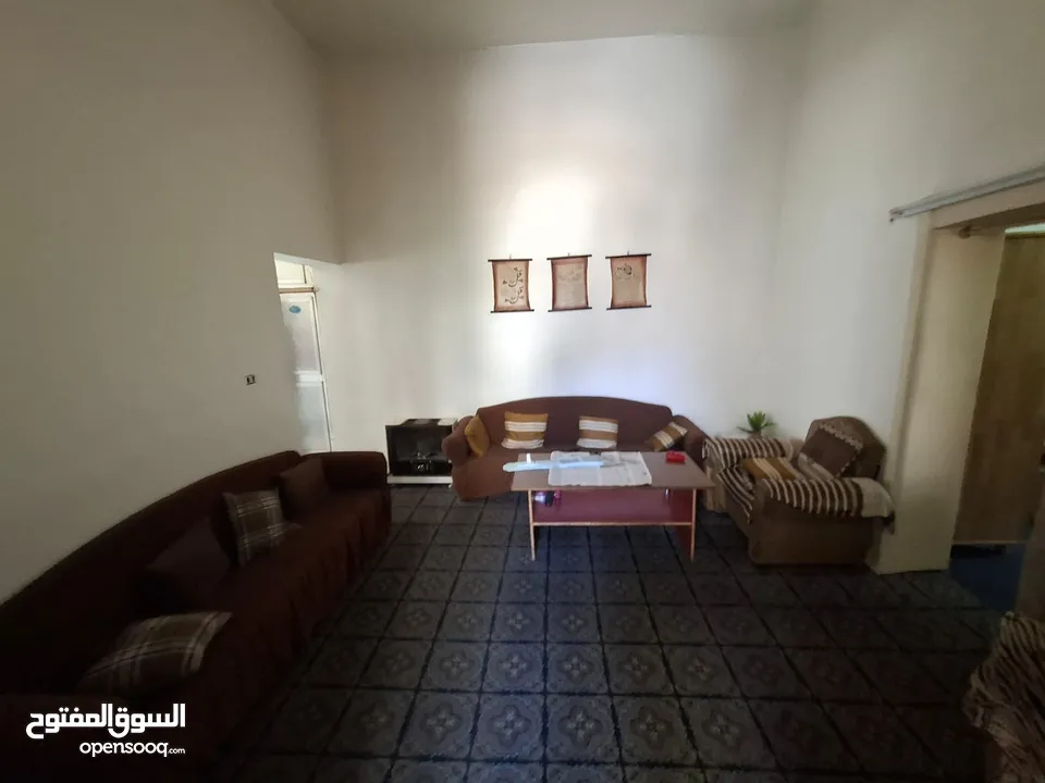 منزل ارضي للبيع في موقع مميز في جبل اللويبدة يقع على شارعين .. بسعر مميز جداً