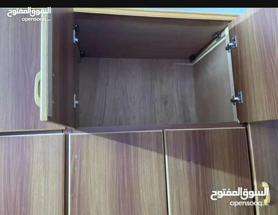 للبيع غرفة نوم تتكون من  ( خزانة - مكتب - سريرين)