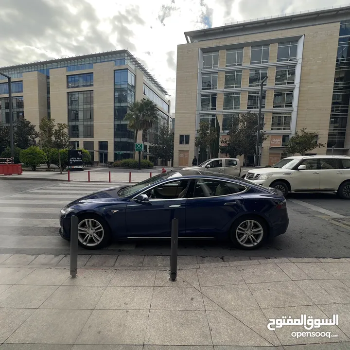 Tesla Model S 85