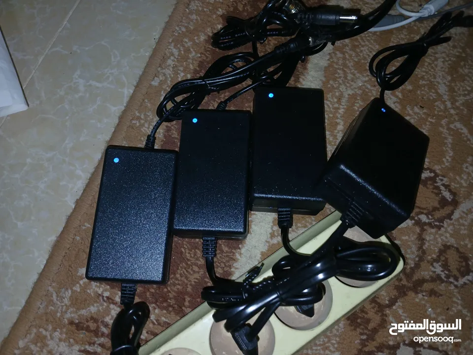 كاميرات مراقبة 2 ميجا مستعمل وحالة ممتازه ويوجد كاميرا بالكرتونه ومحولات بالكرتونه شغالات عالفحص