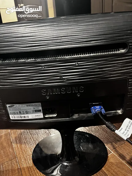شاشاة  SAMSUNG B1930N 19 INCH مستعمل بحالة جديدة السعر قابل للتفاوض المزيد من المعلومات في الوصف