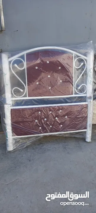 سرير خشب  السعر 75 الف  توصيل مجانا
