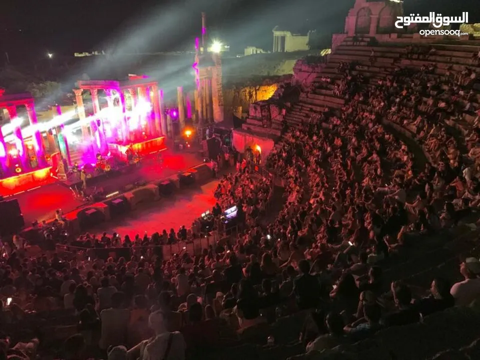 البحث عن شركاء لتنظيم حفلات ومؤتمرات بي مناسبة فصل الصيف