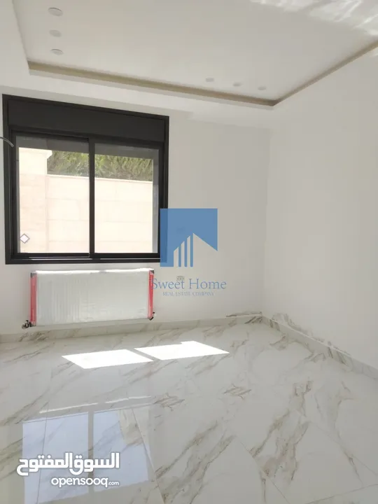 شقة أرضية فاخرة للبيع في خلدا  - خلف المستشفى السعودي 330م مع حديقة وترسات 100م لم تسكن