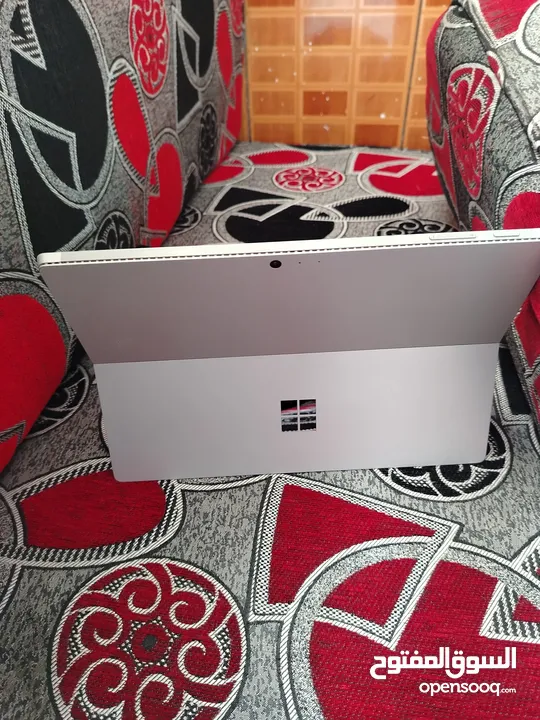 لابتوب تتش بسعر حرق Surface Pro 4