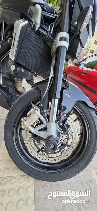دراجة ابريليا 750 cc بحالة ممتازة 2016 ماشية 24000 فقط مالك ثاني صيانة دورية في الشركة 3200 دينار
