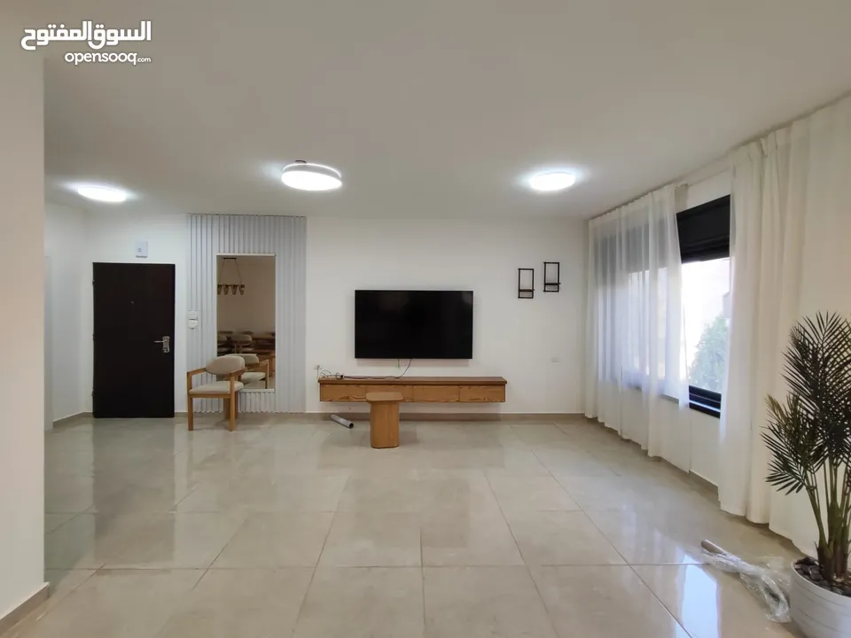 فرصة مميزة للإيجار – شقة جديدة بتشطيب راقٍ في الطيرة / رام الله