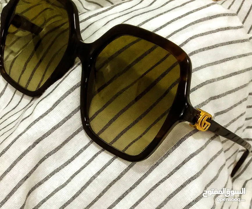 نظارات Gucci اصلية شبه جديدة.Authentic Gucci sunglasses