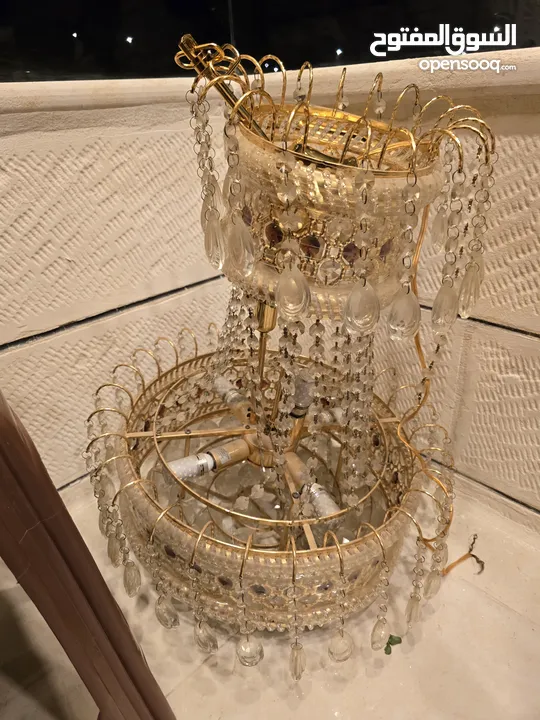 طاولة سفرة 8مقاعد+غاز+ثريا طبقتين بسعر حرق 300 دينار