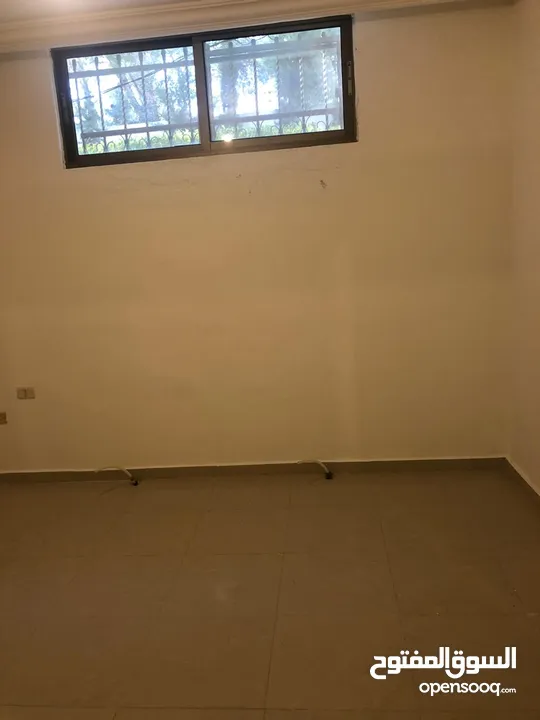 شقه فارغه للايجار بناء حديث الاجره شهريه 230